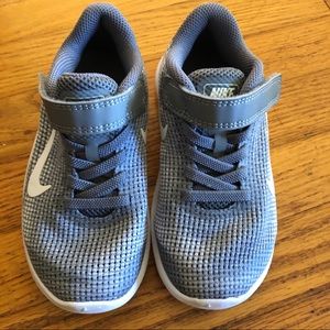 Nike boys flex run shoes